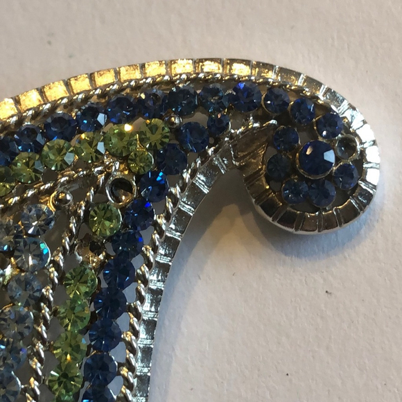 Vendome Vintage Silver Tone Blue & Green Rhinestone Brooch Shoulder Pin - Picture 8 of 9